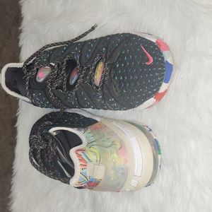 NIKE LEBRON 18 SNEAKERS